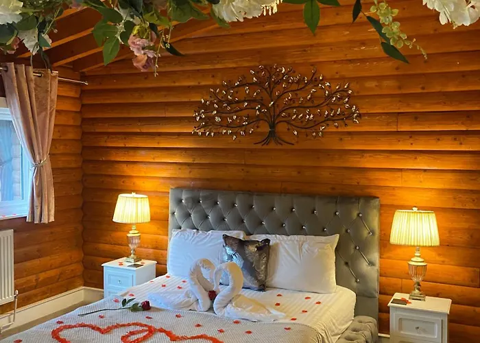 Kaoglen-Blossom-Hot Tub-Cairngorms-Pet Friendly