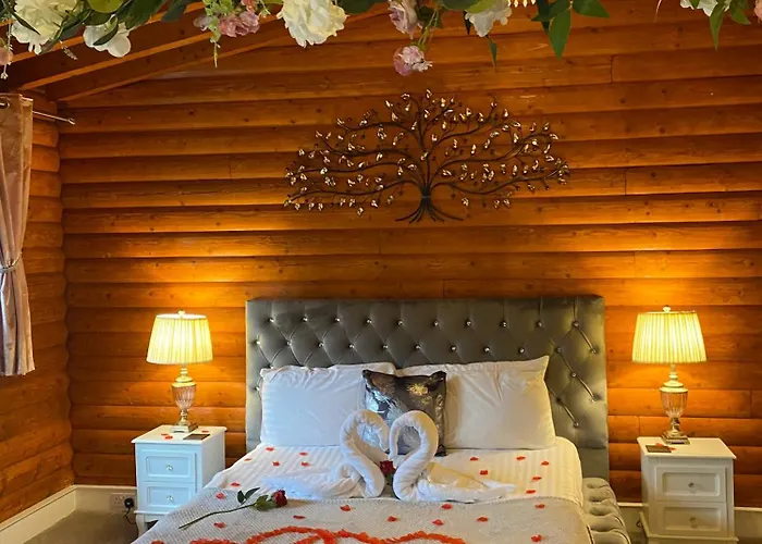 Kaoglen-Blossom-Hot Tub-Cairngorms-Pet Friendly