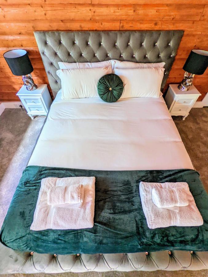 Kaoglen-blossom-hot Tub-cairngorms-pet Friendly Lodge *
