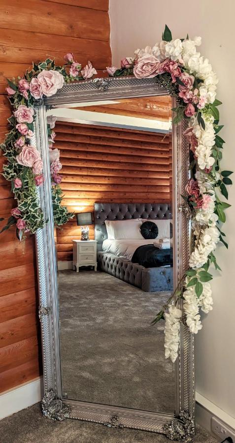 Lodge Kaoglen-blossom-hot Tub-cairngorms-pet Friendly Balnald