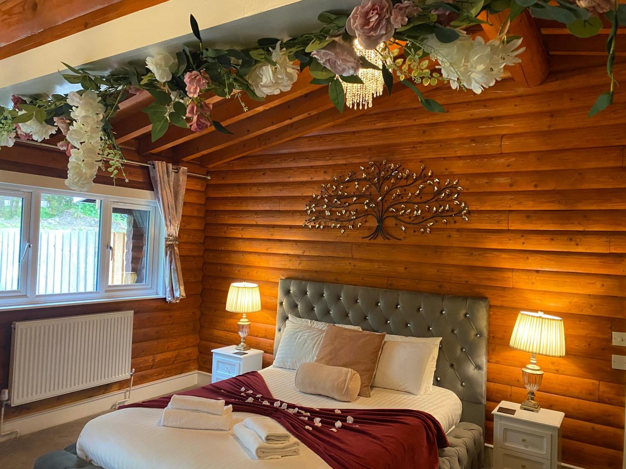 Kaoglen-blossom-hot Tub-cairngorms-pet Friendly
