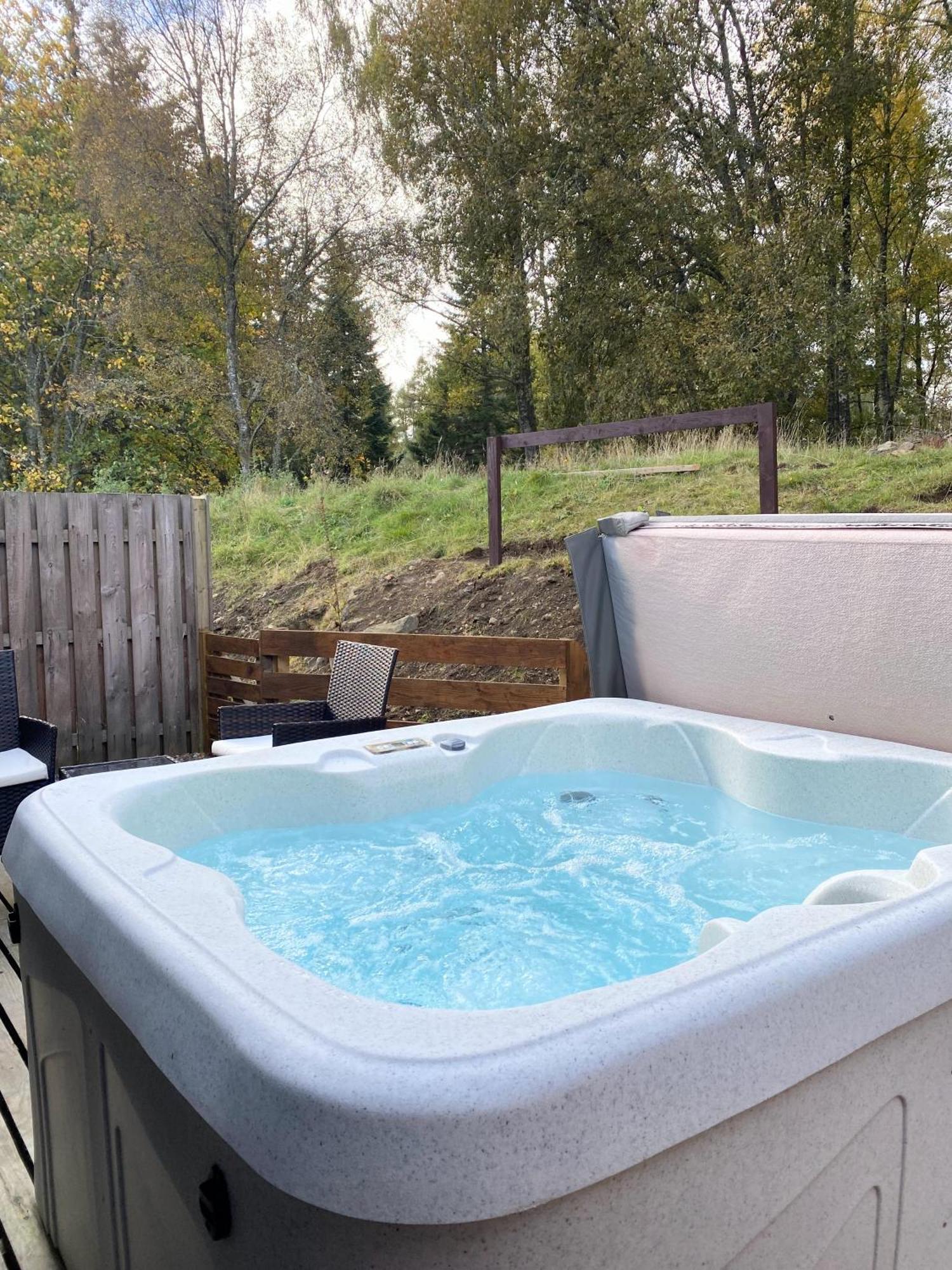 Kaoglen-blossom-hot Tub-cairngorms-pet Friendly * Balnald