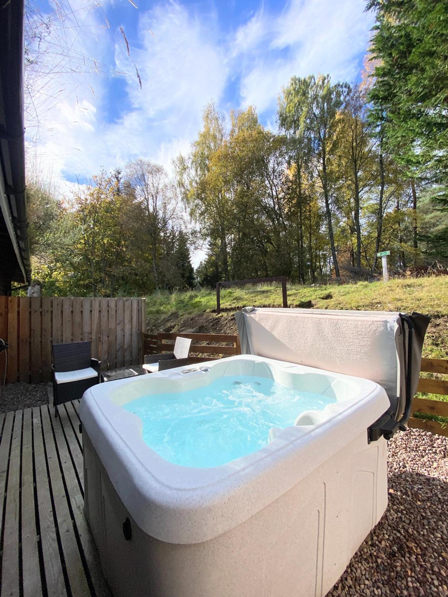 Lodge Kaoglen-blossom-hot Tub-cairngorms-pet Friendly