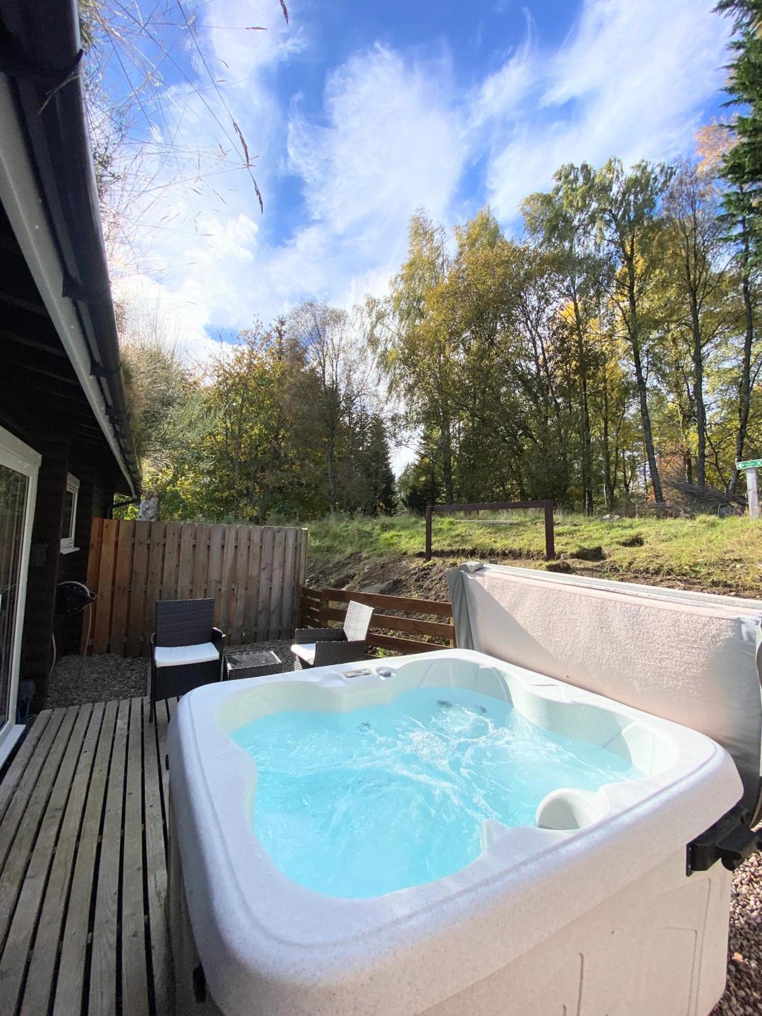 Kaoglen-blossom-hot Tub-cairngorms-pet Friendly Lodge *