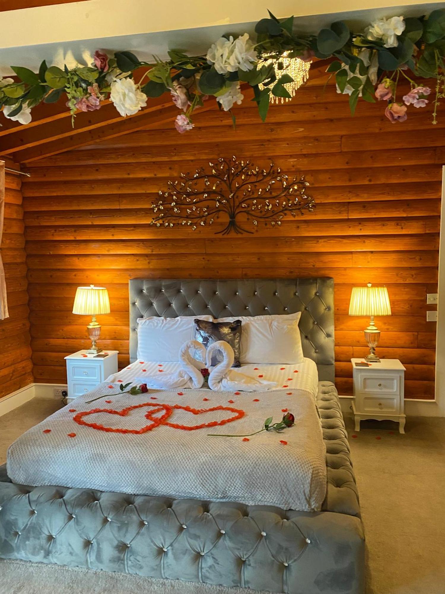 Lodge Kaoglen-blossom-hot Tub-cairngorms-pet Friendly *