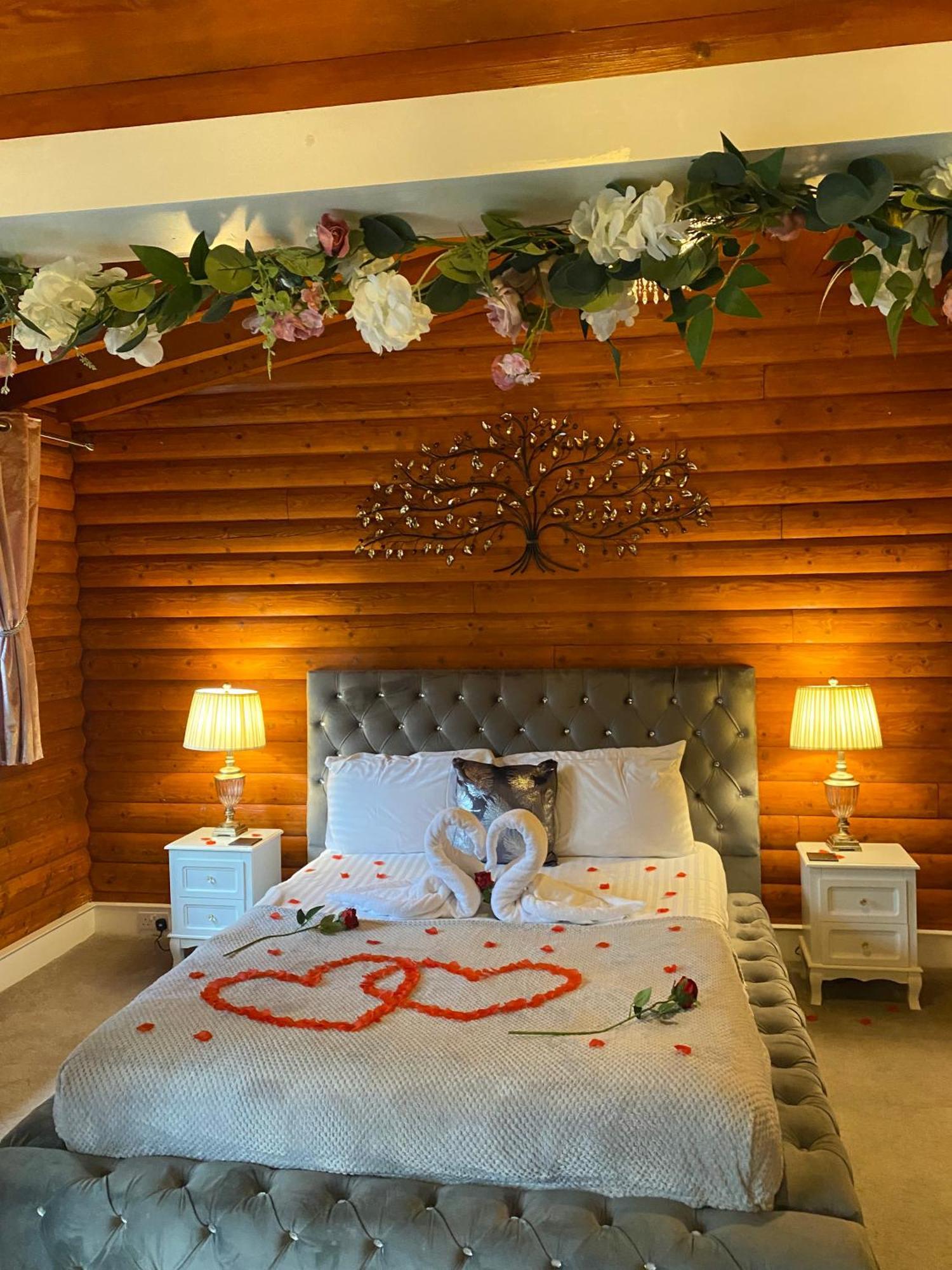 Kaoglen-blossom-hot Tub-cairngorms-pet Friendly *