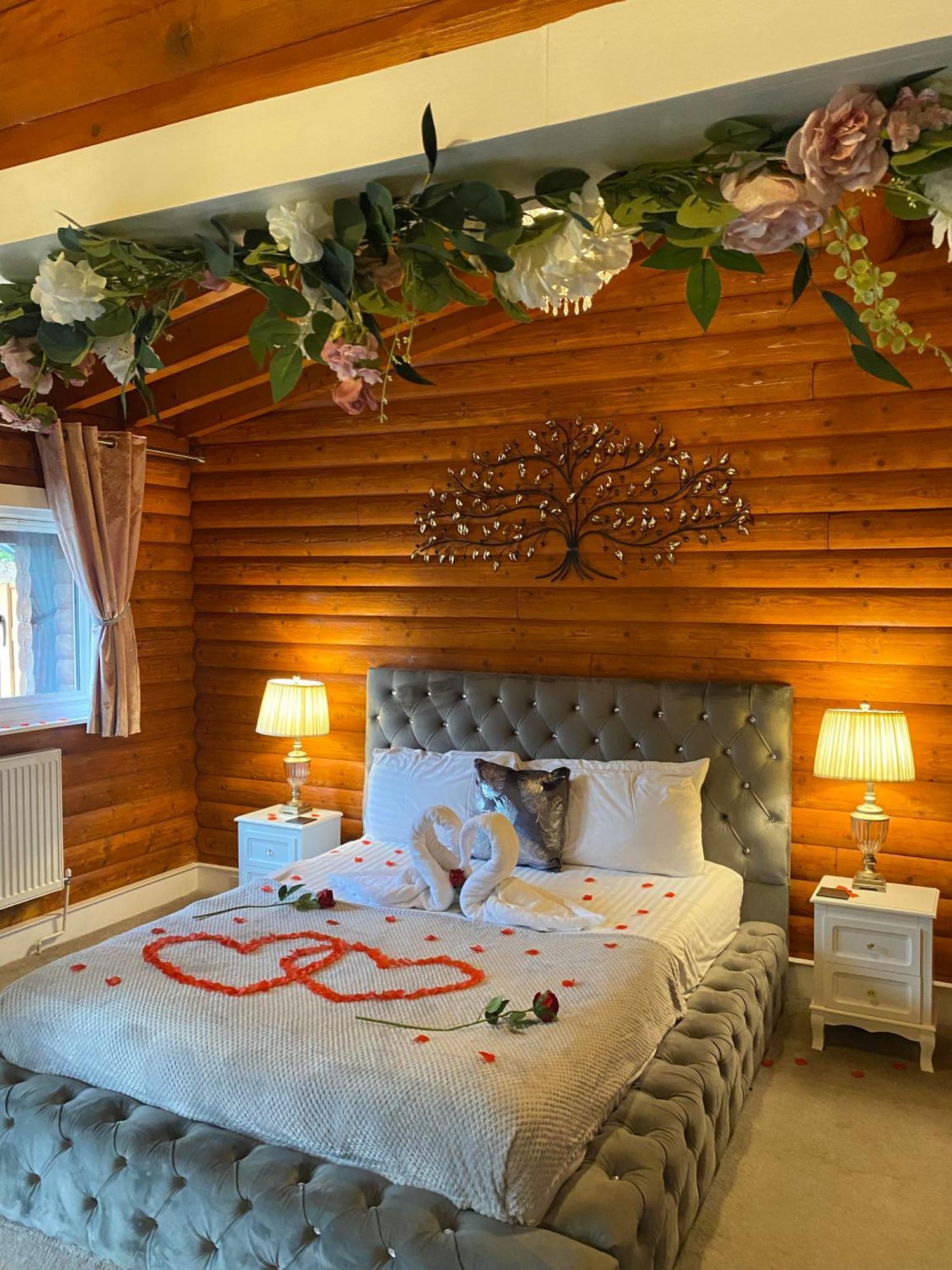 Kaoglen-blossom-hot Tub-cairngorms-pet Friendly